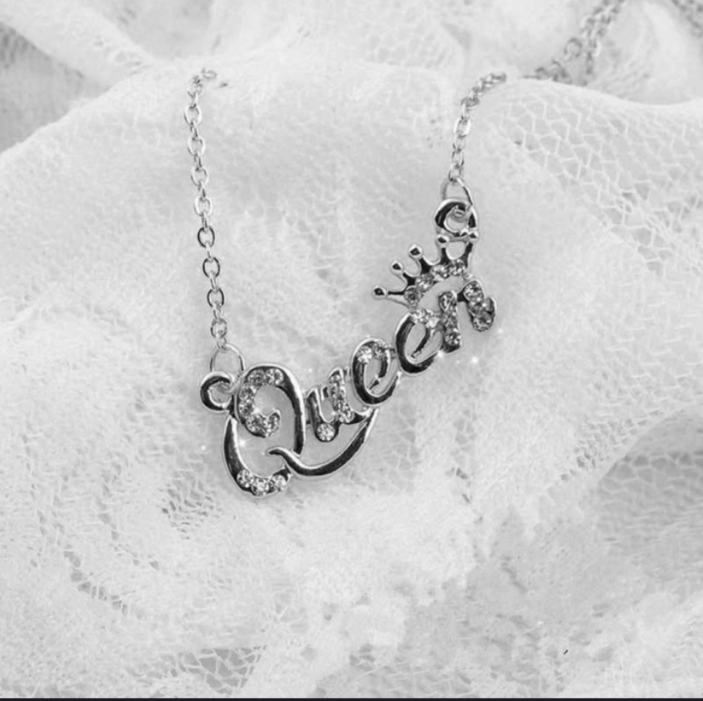 Queen necklace